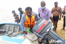 பூநகரியில் மீனவர்கள் ஐந்து பேர் கடற்படையினரால் கைது