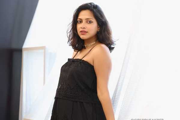 குறையாத காதல்!! நடிகை அமலா பால் கணவருடன் எடுத்த ரொமாண்டிக் போட்டோ கிளிக்ஸ்.. | Amala Paul After Born Child Romance Husband Photos குறையாத காதல்!! நடிகை அமலா பால் கணவருடன் எடுத்த ரொமாண்டிக் போட்டோ கிளிக்ஸ்.. | Amala Paul After Born Child Romance Husband Photos