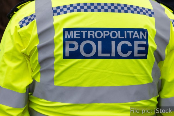 தென்கிழக்கு லண்டனில் துப்பாக்கிச் சூடு: 35 வயதுடைய சந்தேக நபர் கைது | Shooting In Bexleyheath Uk Police Arrest Suspect தென்கிழக்கு லண்டனில் துப்பாக்கிச் சூடு: 35 வயதுடைய சந்தேக நபர் கைது | Shooting In Bexleyheath Uk Police Arrest Suspect