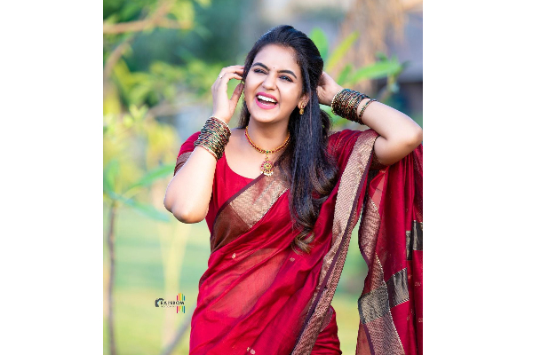 நம்பர் 1 சீரியல் நடிகை விபத்தில் சிக்கினார்: படப்பிடிப்பில் நடந்த பரபரப்பு சம்பவம் | Kayal Serial Fame Chaitra Met An Accident