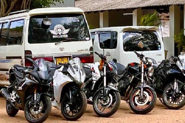 வவுனியாவில் அதிக சத்தமுடன் பயணித்த மோட்டார் சைக்கிள்களை மடக்கிப் பிடித்த பொலிஸார் | Motorcycles Traveling Loudly Vavuniya Were Seized