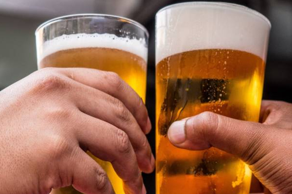நியூசிலாந்தில் பியர் குடித்து திடீரென உயிரிழந்த இளைஞன்! | Youth Died After Drinking Beer In New Zealand