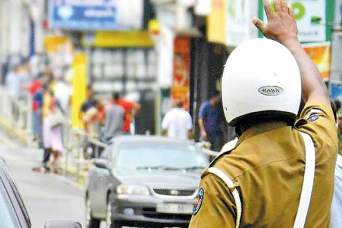 விபத்துக்களை தடுக்க அரசாங்கம் விசேட நடவடிக்கை - நாளை முதல் ஆரம்பம் | Government Special Measures To Prevent Accidents விபத்துக்களை தடுக்க அரசாங்கம் விசேட நடவடிக்கை - நாளை முதல் ஆரம்பம் | Government Special Measures To Prevent Accidents