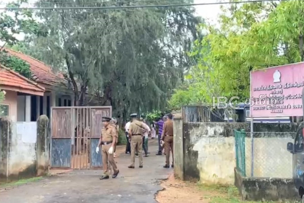 அவுஸ்திரேலிய முதலீட்டாளரிடம் கைவரிசையை காட்டிய இருவர் சிஐடியினாரால் அதிரடி கைது | Mannar Duo Held For 180M Investment Fraud அவுஸ்திரேலிய முதலீட்டாளரிடம் கைவரிசையை காட்டிய இருவர் சிஐடியினாரால் அதிரடி கைது | Mannar Duo Held For 180M Investment Fraud