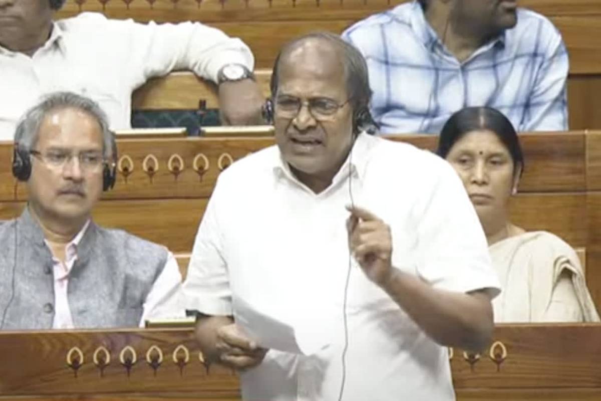 கரூர் நெரிசலில் உயிரிழந்த குடும்பத்தினருக்கு அரசு வேலை - அரசியல் கட்சிகள் எதிர்ப்பது ஏன்? | Why Parties Oppose Govt Job For Karur Victims