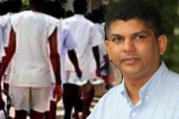 தமிழ் அரசியல் கைதிகளை தனக்கு முன் மண்டியிட வைத்த இராஜாங்க அமைச்சர்; வெளியான அதிர்ச்சித் தகவல்