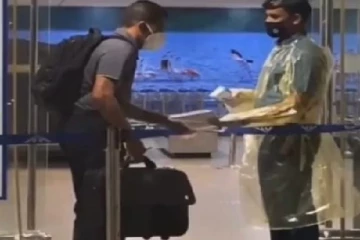 சிறிலங்கா கிரிக்கெட் அணியின் முன்னாள் தலைவருக்கு கட்டுநாயக்க விமன நிலையத்தில் ஏற்பட்ட அசௌகரியம்