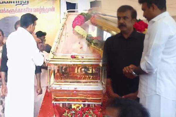 விஜயகாந்திற்கு நேரில் சென்று அஞ்சலி செலுத்திய செந்தில் தொண்டமான்(படங்கள்) - ஐபிசி தமிழ்