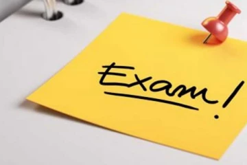 தொடர் கனமழை! தேர்வு எழுதிய மாணவ- மாணவிகள்