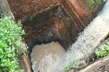 எவ்வளவு நீர் கொட்டினாலும் நிரம்பாத அதிசய கிணறு - ஆர்வத்தோடு பார்த்து செல்லும் ஊர் மக்கள்