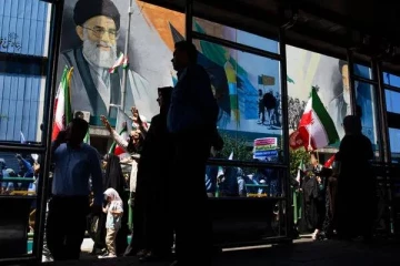 මරණට බය නැති අයතුල්ලා කමේනි අවසන් සටනට ලෑස්තිලු - තමන් මැරුණොත් නව නායකයන් නම් කරති