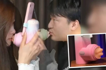 இது புதிய முத்தம் : காதலர்களுக்காக வந்தாச்சு Remote Kissing Device