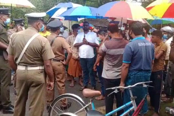 குறிஞ்சாக்கேணியில் மீண்டும் போராட்டம்- சம்பவ இடத்திற்கு விரைந்த இராணுவ மற்றும் காவல்துறை அதிகாரிகள்! - ஐபிசி தமிழ்