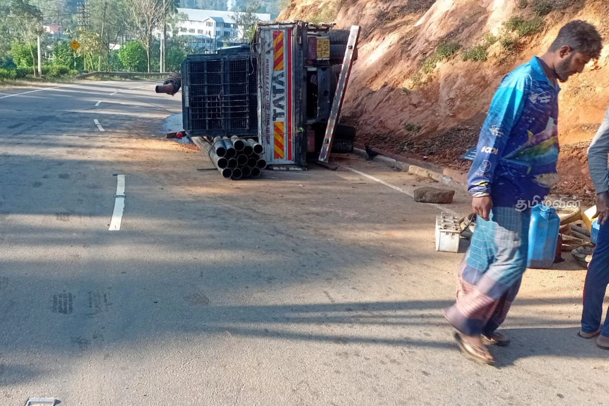 நுவரெலியாவில் லொறி விபத்து: ஒருவர் வைத்தியசாலையில் அனுமதி | Lorry Accident In Nuwara Eliya நுவரெலியாவில் லொறி விபத்து: ஒருவர் வைத்தியசாலையில் அனுமதி | Lorry Accident In Nuwara Eliya