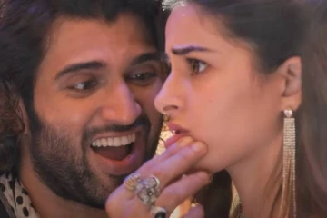 படத்துக்காக இப்படியா? விஜய் தேவரகொண்டாவுக்கு கட்டியணைத்து முத்தம் கொடுத்த நடிகை!