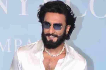 நடிகைகளுக்கே டப் கொடுக்கும் அளவிற்கு நெக்லஸ் அணிந்த ரன்வீர் சிங்- எத்தனை கோடி தெரியுமா?