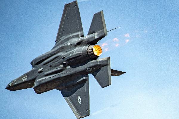 ட்ரம்ப் - சவுதி மெகா ஒப்பந்தம்... தூக்கம் தொலைத்த இஸ்ரேல்: ஆபத்தான போர் விமானங்கள் விற்பனை | Us To Sell Deadly Fighter Jets