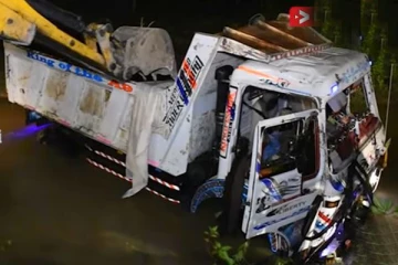 கிளிநொச்சியில் கடத்தப்பட்ட இளம் பெண்! 17 வயது இளைஞன் பலி - நள்ளிரவில் ஏற்பட்ட  திடீர் பரபரப்பு