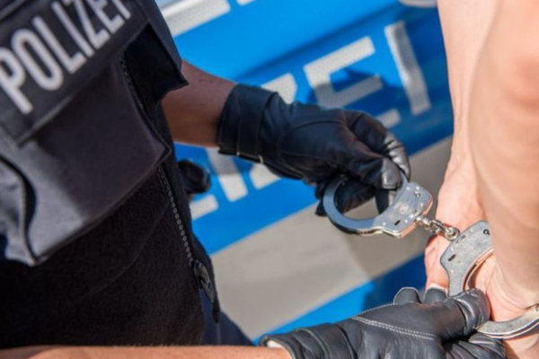 ஜேர்மனியில் ஜேர்மானியர்கள் அல்லாத குற்றவாளிகள் எத்தனை பேர்? ஆய்வு முடிவுகள் | Reports Says How Many Migrants Suspect In Germany ஜேர்மனியில் ஜேர்மானியர்கள் அல்லாத குற்றவாளிகள் எத்தனை பேர்? ஆய்வு முடிவுகள் | Reports Says How Many Migrants Suspect In Germany