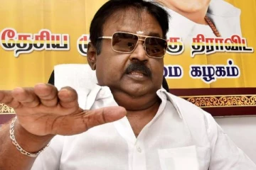 நடிகர் விஜயகாந்தா இது, கொஞ்சம் நீண்ட முடி, முரட்டு மீசை- இப்படி ஸ்டைலான அவரது யங் லுக் போட்டோ பார்த்துள்ளீர்களா?