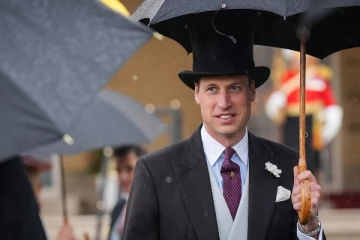 ராஜ குடும்பப் பெண்கள் இருவரை நெருங்கவிடாமல் தள்ளிவைத்திருக்கும் இளவரசர் வில்லியம்