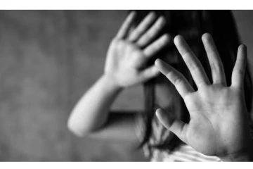 11 வயது பாலியல் தொல்லை கொடுத்த ரயில்வே அதிகாரி - அடித்தே கொன்ற பயணிகள்!