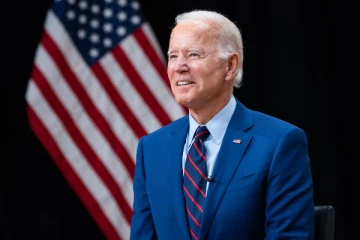 அமெரிக்க ஜோ பைடனுக்கு கொரோனா - தேர்தலில் இருந்து விலகுகிறாரா?