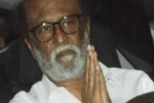 உடல்நலம் முடியாத நிலையில் காரிலிருந்து இறங்கும் ரஜினி, வீடியோவை கண்டு மனமுடைந்து போன ரசிகர்கள்..!