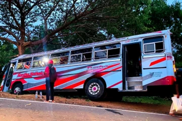 திருகோணமலையில் கோர விபத்தில் சிக்கிய பேருந்து ; 20 பேர் படுகாயம்