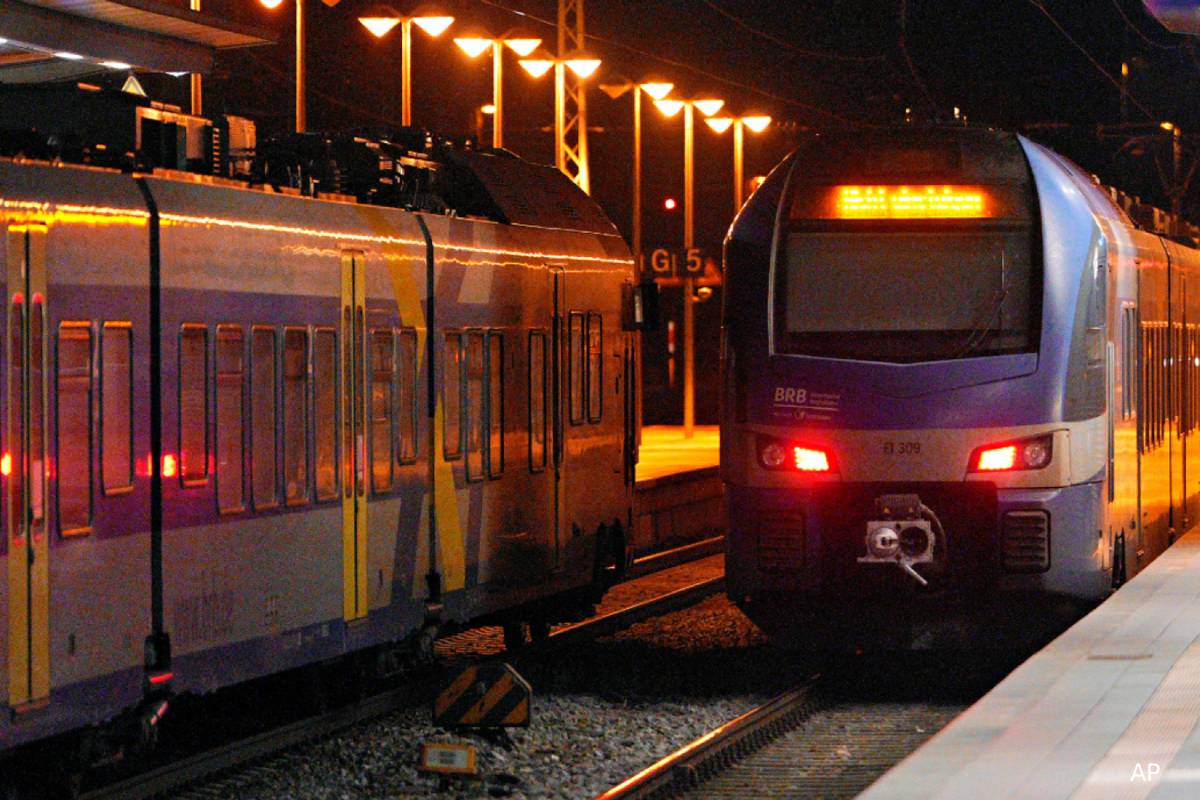 ஜேர்மனியில் பிரித்தானிய இளம்பெண்ணுக்கு நேர்ந்த துயரம் | Brit Woman Dies At Train Station In Germany