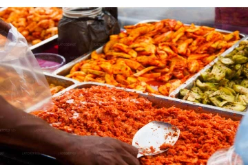 மனிதபாவனைக்கு உதவாத உணவு ;கொழும்பு - மட்டு ரயில் உணவுச்சாலைக்கு சீல் !