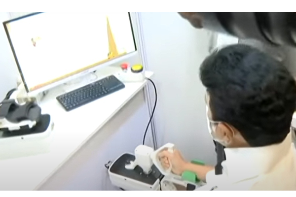 புத்தொழில் கண்காட்சி நிகழ்ச்சியில் 'GAME' விளையாடிப் பார்த்த முதலமைச்சர் மு.க.ஸ்டாலின் - தமிழ்நாடு