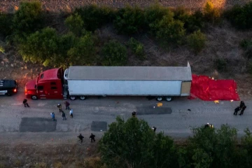 அமெரிக்காவில் பரபரப்பு - லொறியில் இருந்து பெருந்தொகை சடலங்கள் மீட்பு