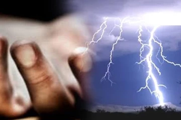 மின்னல் தாக்கி பரிதாபமாக உயிரிழந்த இளைஞன்..!