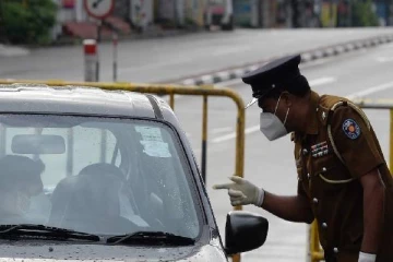 நாட்டில் தனியார் வாகனங்களில் இனி இது கட்டாயம்... பொலிஸார் அறிவிப்பு