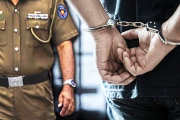 கார் ஒன்றில் இருந்த பெருந்தொகை வெடிபொருட்கள்! சந்தேகநபர் அதிரடி கைது