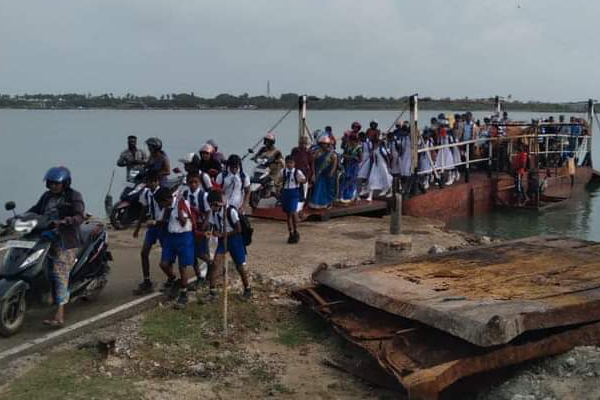யாழில் மீண்டும் ஆரம்பிக்கப்பட்ட சேவையால் தீவக மக்கள் மகிழ்ச்சி | Karainagar Urgavatthurai Sea Route Transport