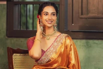 GOAT ஹீரோயின் மீனாட்சி சவுத்ரி சேலையில் அசத்தலான போட்டோஷூட்