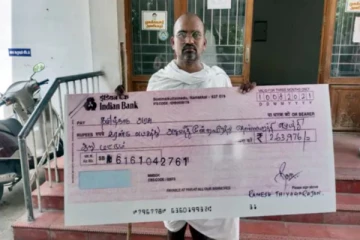 நான் தமிழ்நாட்டோட கடனை அடைக்கிறேன் ..  .69 லட்சத்திற்கு செக் எடுத்து வந்த நபரால் பரபரப்பு!