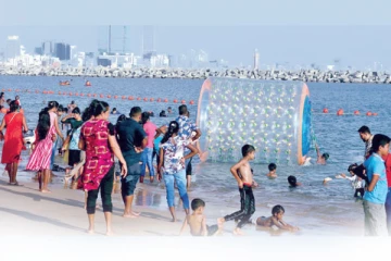 செயற்கை கடற்கரையில் குவிந்த மக்கள்; இரு நாட்களில் இவ்வளவு பேரா!