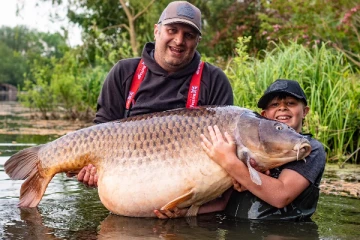மீன் பிடிப்பதில் உலக சாதனையை முறியடித்த 11 வயது பிரித்தானிய சிறுவன்!