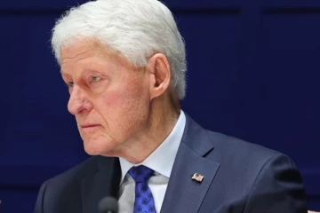 කුඩා දරුවන්ට අත තිබ්බද? ළමා ලිංගික අපරාධ ගැන හිටපු ඇමරිකානු ජනපති සාක්ෂි ලබාදෙයි [VIDEO]