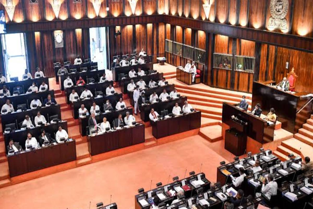 ஆட்சியைக் கவிழ்க்க பாதாளக் குழுவுடன் இணைந்து எதிர்க்கட்சியினர் கனவு! சதுரங்க அபேசிங்க குற்றச்சாட்டு | Serious Attempt To Overthrow The Regime ஆட்சியைக் கவிழ்க்க பாதாளக் குழுவுடன் இணைந்து எதிர்க்கட்சியினர் கனவு! சதுரங்க அபேசிங்க குற்றச்சாட்டு | Serious Attempt To Overthrow The Regime
