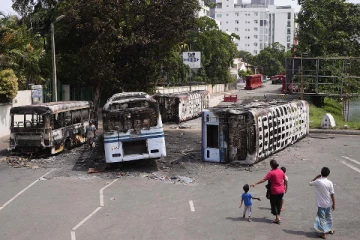 இலங்கையில் ஒரே நாளில் அழிக்கப்பட்ட 2000 கோடி பெறுமதியான சொத்துக்கள்