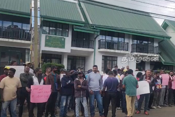 நுவரெலியாவில் pickme- க்கு எதிராக போராட்டம் | Protest Pickme In Nuwara Eliya
