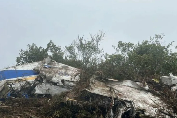 கொலம்பியாவில் விமான விபத்து : அரசியல்வாதி உட்பட 15 பேர் உயிரிழப்பு | Colombia Plane Crash Kills 15 கொலம்பியாவில் விமான விபத்து : அரசியல்வாதி உட்பட 15 பேர் உயிரிழப்பு | Colombia Plane Crash Kills 15