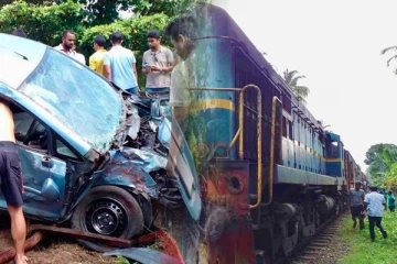 மிதிகம தொடருந்து கடவையில் விபத்து: வெளிநாட்டு சுற்றுலா பயணி உட்பட இருவர் காயம்