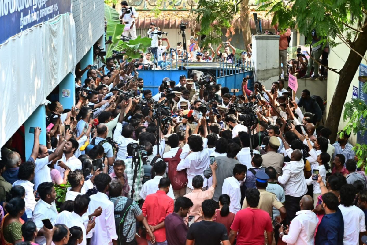 விறுவிறுப்பாக நடைபெற்றுவரும் தமிழக சட்டமன்ற தேர்தல்! வாக்களித்த மறுநொடியில் தவெக தலைவர் விஜய் எழுதிய கடிதம் | India Assembly Election 2026 Live Updates