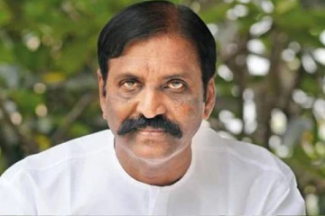 கருணாநிதியை வைத்து தாக்கும் வைரமுத்து! மறைமுகமாக யாரை சாடுகிறார்?