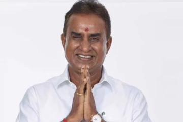 வீடு வீடாக நடந்து சென்று வாக்குகளை சேகரித்த அமைச்சர் எஸ்.பி. வேலுமணி!